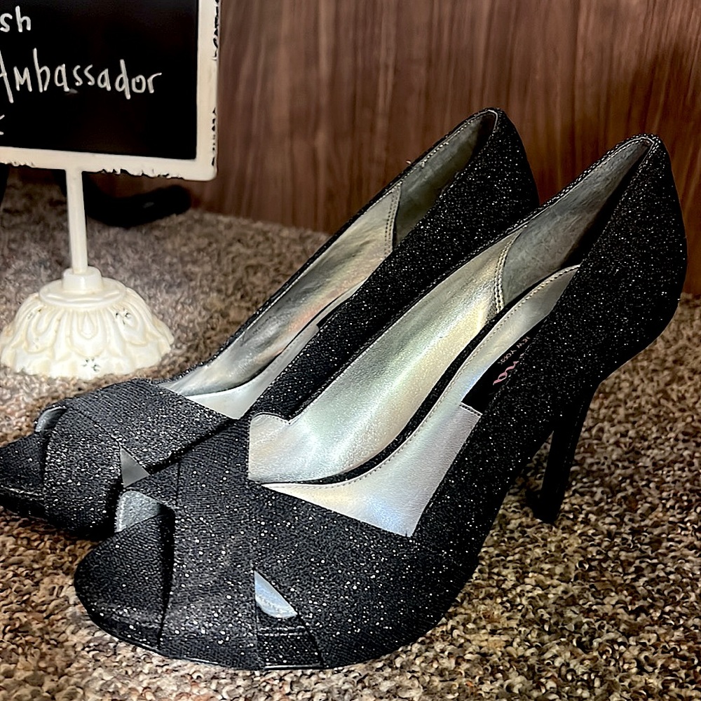 Ladies Nina heel size 8 M perfect for PROM season